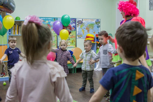 2019 Moskwa Rosja Dzieci Prowadząc Dance Przedszkolu Rozrywka Rosyjskich Dzieci — Zdjęcie stockowe