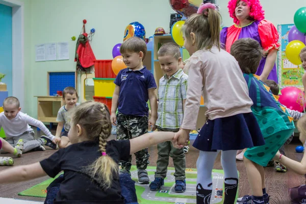 2019 Moskwa Rosja Dzieci Prowadząc Dance Przedszkolu Rozrywka Rosyjskich Dzieci — Zdjęcie stockowe