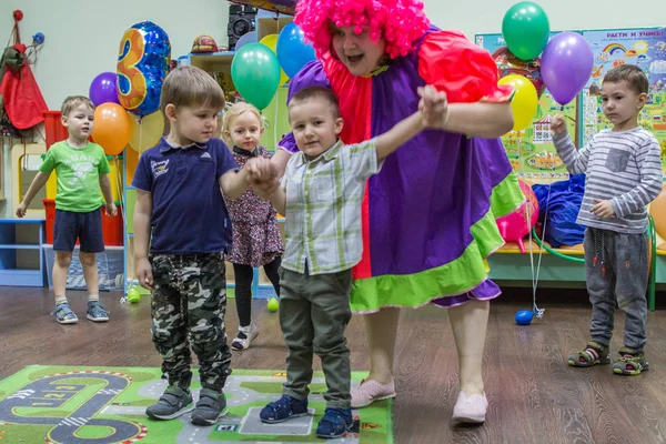 2019 Moskwa Rosja Dzieci Prowadząc Dance Przedszkolu Rozrywka Rosyjskich Dzieci — Zdjęcie stockowe