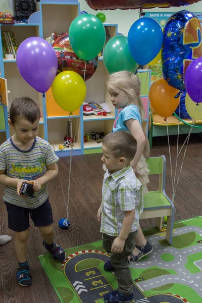 2019 Moskva Ryssland Barn Som Åker Hem Barn Skolan Grattis — Stockfoto