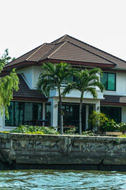 2011.04.30, Bangkok, Tayland. Wat Arun'un mavi gökyüzünün arka planı üzerindeki yapısı. Şafak Tapınağı. Bangkok Turistik Yerler.