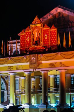 2011.04.30, Bangkok, Tayland. Bu gece Wat Arun'un yapısı. Şafak Tapınağı. Bangkok Turistik Yerler.