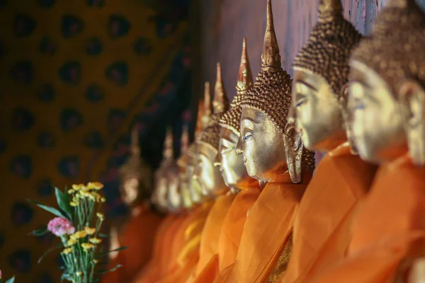 2011 Bangkok Thailand Right Side View Row Golden Buddhas Statues — Stock Photo, Image