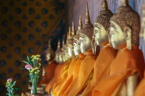 2011 Bangkok Thailand Right Side View Row Golden Buddhas Statues — Stock Photo, Image