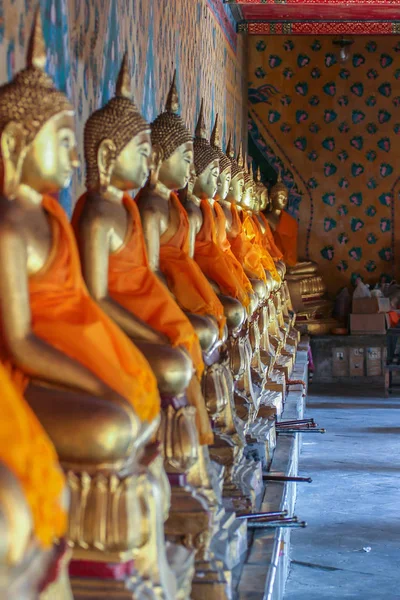 2011 Bangkok Thailand Linke Seitenansicht Einer Reihe Goldener Buddhas Statuen — Stockfoto