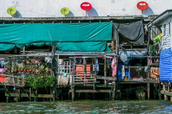 2011 曼谷最穷建筑的河景 环游亚洲 — 图库照片