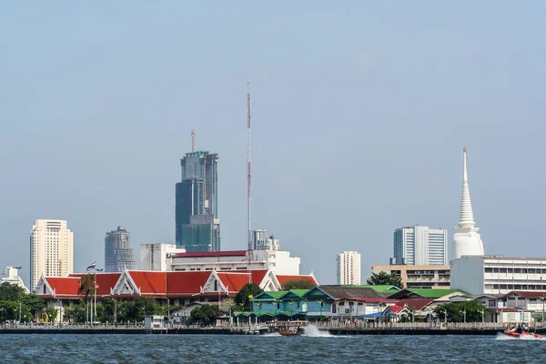 2011 Bangkok Thailand Blick Auf Den Fluss Auf Ein Wat — Stockfoto