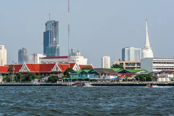 2011 Bangkok Thailand Blick Auf Den Fluss Auf Ein Wat — Stockfoto