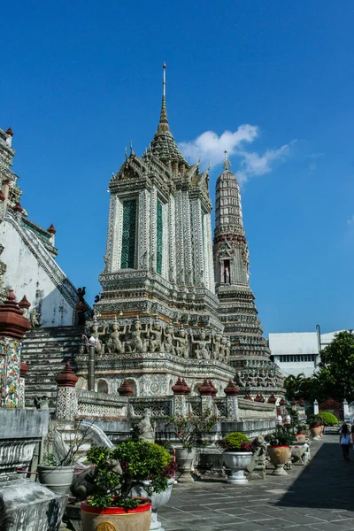 2011 Bangkok Tailandia Arquitectura Wat Arun Sobre Fondo Cielo Azul — Foto de Stock