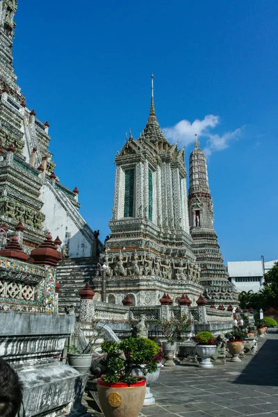 2011 Bangkok Tailandia Arquitectura Wat Arun Sobre Fondo Cielo Azul — Foto de Stock