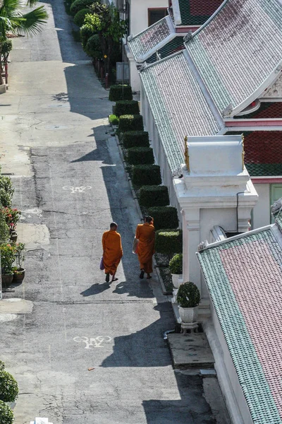 2011 Bangkok Tailandia Vista Aérea Dos Monjes Budistas Con Túnicas — Foto de Stock