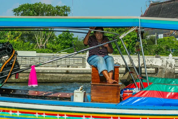 2011 Bangkok Thailand Wanita Lokal Yang Duduk Atas Kapal Profesi — Stok Foto