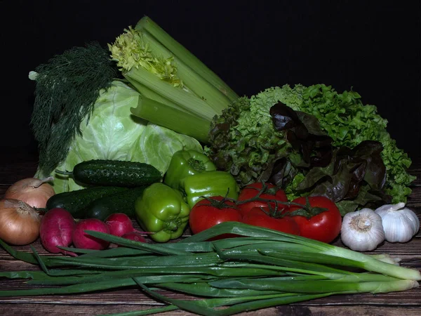 Conjunto Verduras Frescas Oscuridad Comida Vegetariana Sobre Fondo Madera Cosecha — Foto de Stock