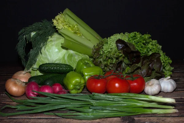 Conjunto Verduras Frescas Oscuridad Comida Vegetariana Sobre Fondo Madera Cosecha —  Fotos de Stock