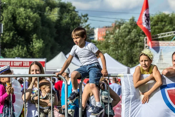 2019 Moscow Russia Children Watching Battle Two Teams Young Fans — Stock Photo, Image
