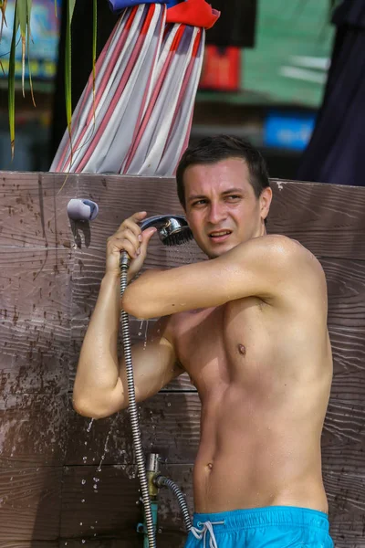 2011 Phuket Thailand Ein Junger Mann Der Strand Nach Meersalzwasser — Stockfoto