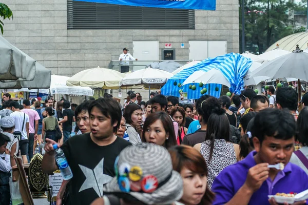 2011 Bangkok Thailand Locals Tourists Walking Chatuchak Weekend Market Famous — Stock Photo, Image