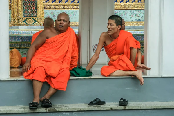 2011 Bangkok Tayland Bir Grup Budist Keşiş Turist Olarak Büyük — Stok fotoğraf