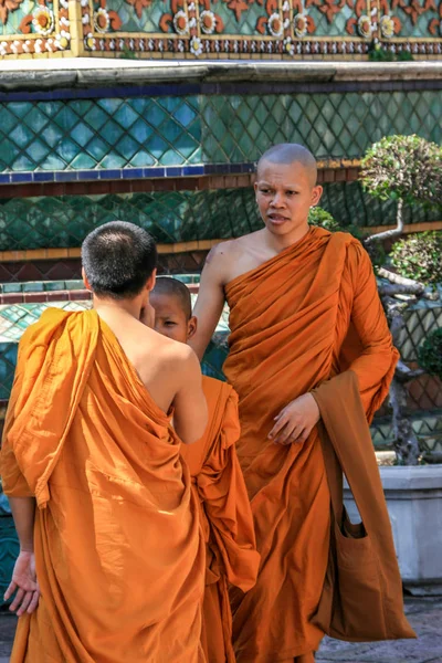 2011 Bangkok Tayland Budist Çocuklar Turistik Yerleri Ziyaret Ediyor Asya — Stok fotoğraf