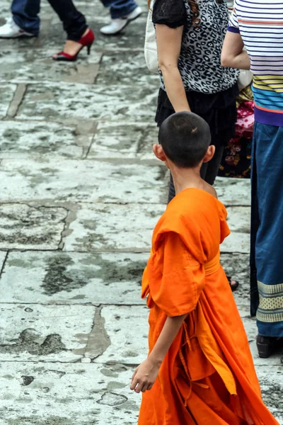 2011 Bangkok Thailand Unga Buddhistmunkar Besöker Sevärdheterna Res Runt Asien — Stockfoto