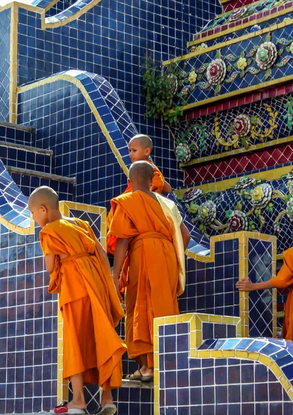 2011 Bangkok Tayland Budist Çocuklar Turistik Yerleri Ziyaret Ediyor Asya — Stok fotoğraf