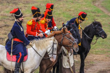 21.10.2012, Maloyaroslavets, Rusya. Fransız ve Rus orduları arasındaki 1812 savaşının yeniden inşası büyük bir hevesle yapılıyor.. 