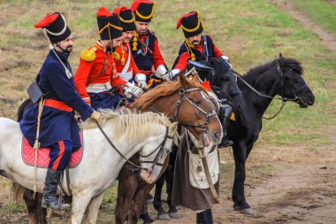 21.10.2012, Maloyaroslavets, Rusya. Fransız ve Rus orduları arasındaki 1812 savaşının yeniden inşası büyük bir hevesle yapılıyor.. 