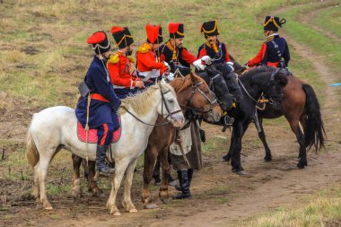 21.10.2012, Maloyaroslavets, Rusya. Fransız ve Rus orduları arasındaki 1812 savaşının yeniden inşası büyük bir hevesle yapılıyor.. 