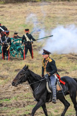 21.10.2012, Maloyaroslavets, Rusya. Fransız ve Rus orduları arasındaki 1812 savaşının yeniden inşası büyük bir hevesle yapılıyor.. 