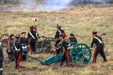 21.10.2012, Maloyaroslavets, Rusya. Fransız ve Rus orduları arasındaki 1812 savaşının yeniden inşası büyük bir hevesle yapılıyor.. 