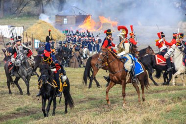21.10.2012, Maloyaroslavets, Rusya. Fransız ve Rus orduları arasındaki 1812 savaşının yeniden inşası büyük bir hevesle yapılıyor..  