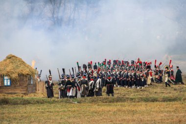 21.10.2012, Maloyaroslavets, Rusya. Fransız ve Rus orduları arasındaki 1812 savaşının yeniden inşası büyük bir hevesle yapılıyor..  