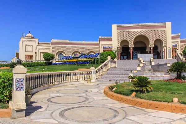 2012 Hurghada Égypte Façade Hôtel Sur Fond Ciel Bleu Voyage — Photo