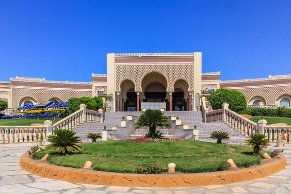 2012 Hurghada Égypte Façade Hôtel Sur Fond Ciel Bleu Voyage — Photo