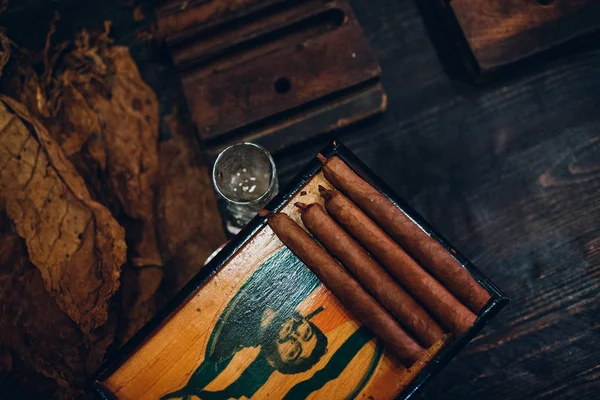 Kézzel Készített Luxus Szivar Dohányzás — Stock Fotó