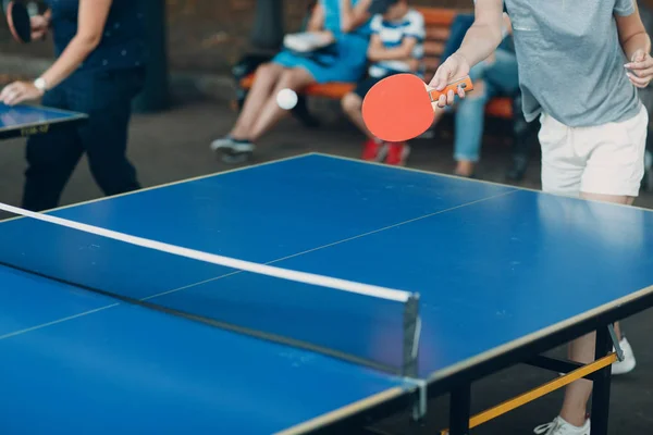 Tabel Untuk Ping Pong Dan Pemain Dengan Raket — Stok Foto