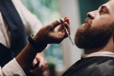 Berber kavramı. Sakal modeli adam ve Berber makası.