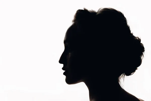 Silhouet Van Mooie Jonge Vrouw Met Een Mooi Kapsel Zwart — Stockfoto