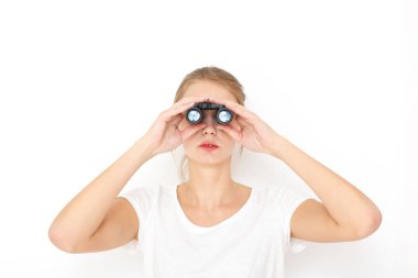 Mutlu genç kadın modeli dürbün seyir portresi. Hediyelik konsepti arama.