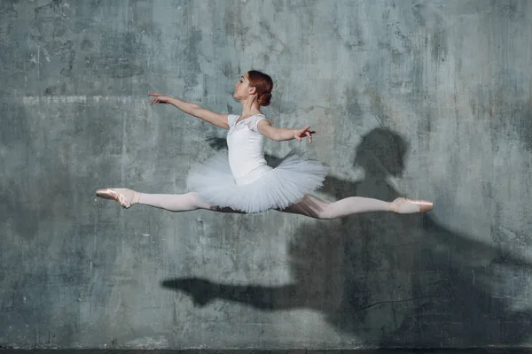 Mulher Bailarina Jovem Mulher Bonita Bailarina Balé Vestida Com Roupa — Fotografia de Stock