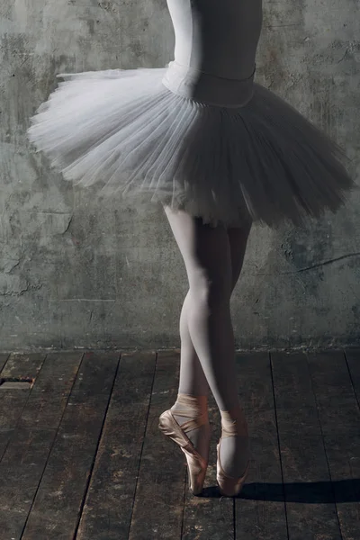 Bailarina Femenina Joven Hermosa Bailarina Ballet Vestida Con Traje Profesional —  Fotos de Stock