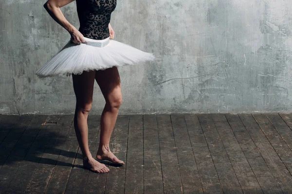 Bailarina Femenina Joven Hermosa Bailarina Ballet Vestida Con Traje Profesional — Foto de Stock
