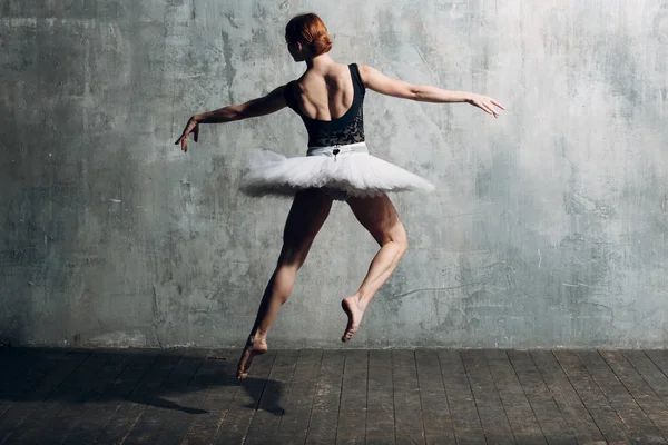 Mulher Bailarina Jovem Mulher Bonita Bailarina Balé Vestida Com Roupa — Fotografia de Stock