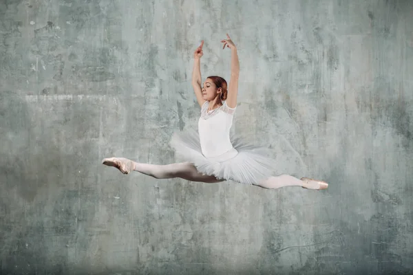 Mulher Bailarina Jovem Mulher Bonita Bailarina Balé Vestida Com Roupa — Fotografia de Stock