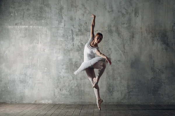 Ballerine Féminine Jeune Belle Danseuse Ballet Habillée Tenue Professionnelle Chaussures — Photo