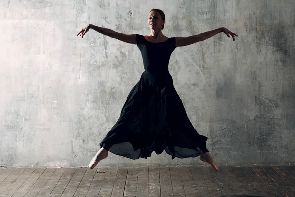 Ballerine Féminine Jeune Belle Danseuse Ballet Habillée Tenue Professionnelle Chaussures — Photo