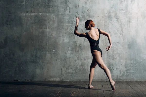 Ballerina Weiblich Junge Schöne Balletttänzerin Professionellem Outfit Spitzenschuhen Und Schwarzem — Stockfoto