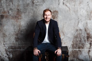 Denim genç erkek portre