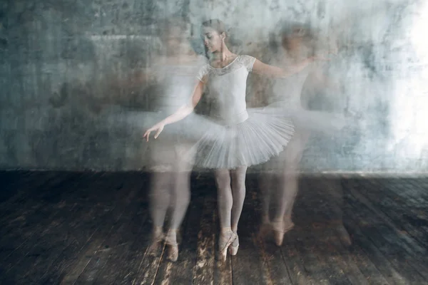 Mulher Bailarina Jovem Bela Dançarina Balé Vestida Com Roupa Profissional — Fotografia de Stock