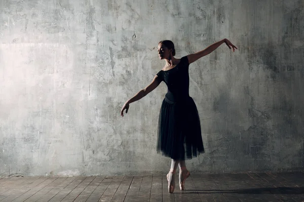 Mulher Bailarina Jovem Mulher Bonita Bailarina Balé Vestida Com Roupa — Fotografia de Stock